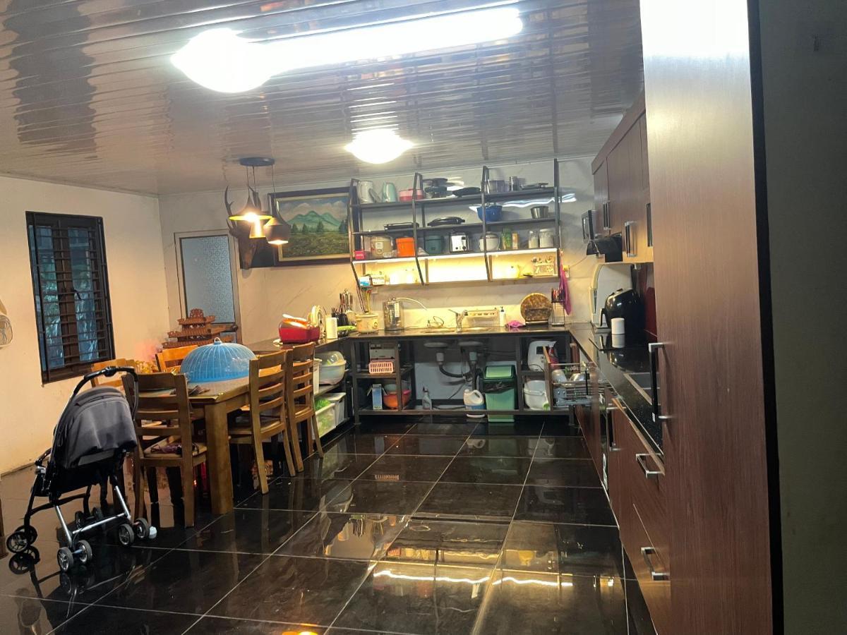 Lee Homestay Hanoi Bagian luar foto